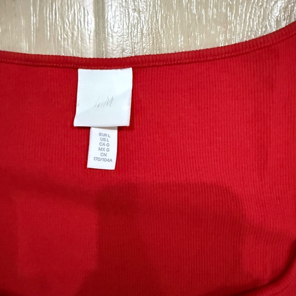 H&M red sweetheart neckline top - Picture 2 of 2